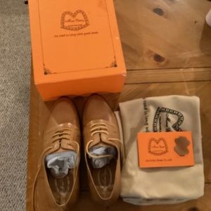 Mona Flying Women’s Leather Perforated Lace Up Oxfords